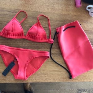 Triangl red bikini